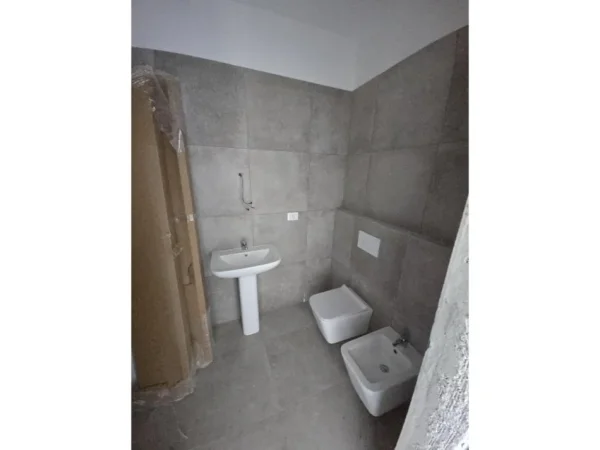Tirane, shitet apartament 1+1+Ballkon , 60 m² 85.000 € (Univers City prane QTU)