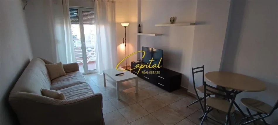 Tirane, jepet me qera apartament 1+1 Kati 5, 65 m² 500 € (21 DHJETORI)