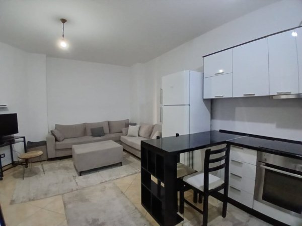 Tirane, jepet me qera apartament 1+1 Kati 2, 60 m² 550 € (Qender)