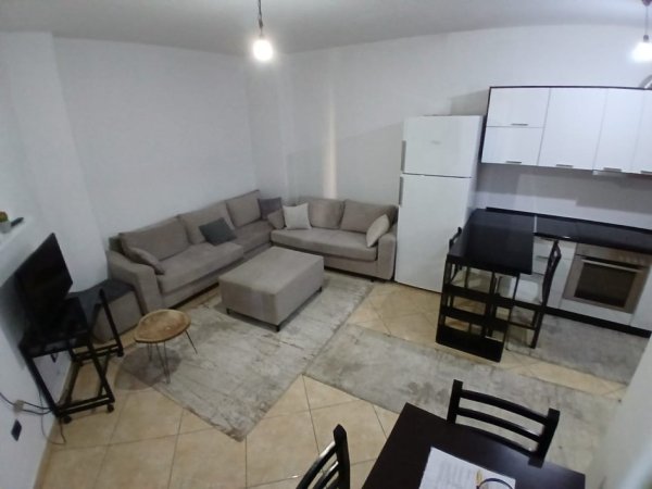 Tirane, jepet me qera apartament 1+1 Kati 2, 60 m² 550 € (Qender)