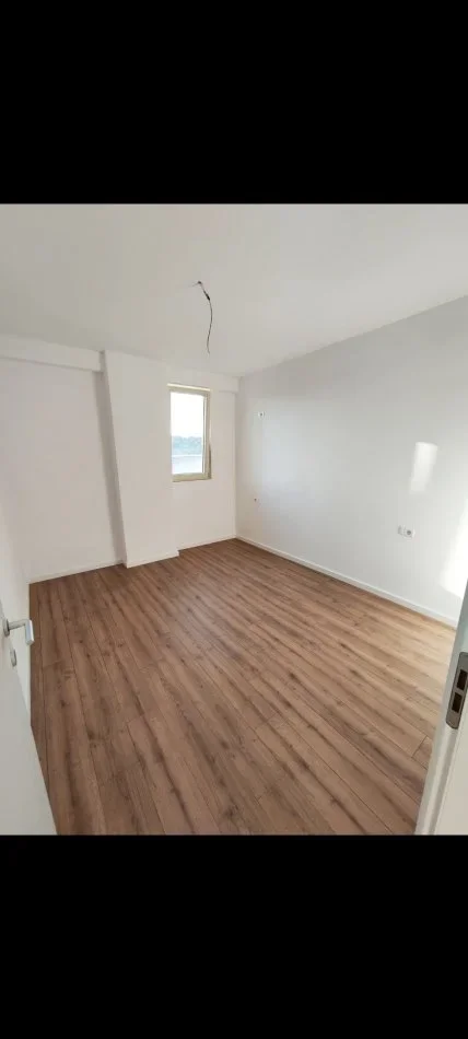 Tirane, shitet apartament 1+1+Ballkon Kati 4, 63 m² 83.000 € (Fresk)