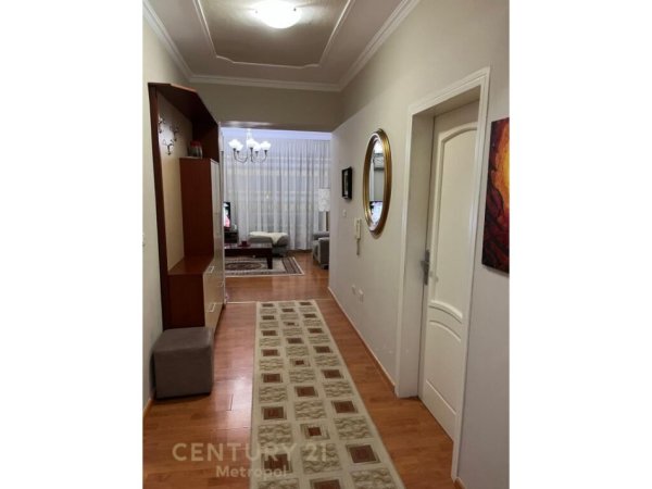 Tirane, jepet me qera apartament 2+1 Kati 6, 111 m² 750 € (Rr. Marko Bocari , prane shkolles Deshmoret e Lirise)