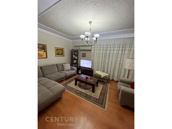 Tirane, jepet me qera apartament 2+1 Kati 6, 111 m² 750 € (Rr. Marko Bocari , prane shkolles Deshmoret e Lirise)