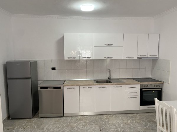🏡 Jepet Apartament 1+1 me Qera te Bulevardi i Ri, ish St Trenit, Tiranë