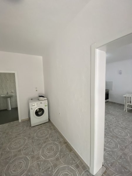 🏡 Jepet Apartament 1+1 me Qera te Bulevardi i Ri, ish St Trenit, Tiranë