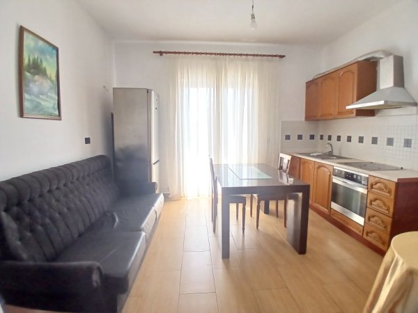 Tirane, jepet me qera apartament 1+1 Kati 2, 65 m² 400 € (21 dhjetori)
