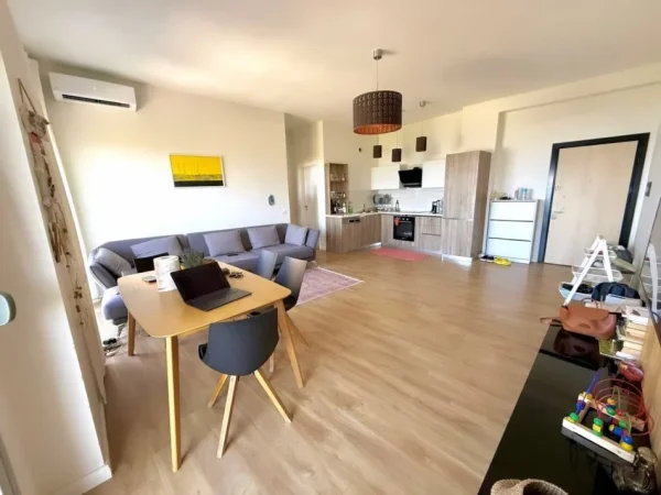 Vlore, shitet apartament 1+1 , 110 m² 229.000 € (Uji i Ftohte)