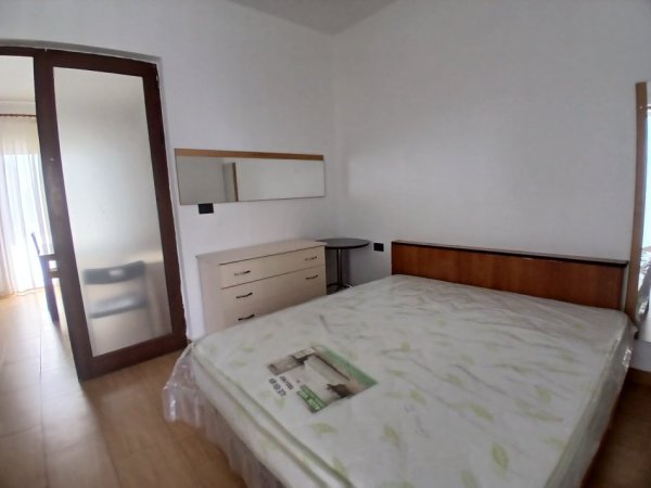 Tirane, jepet me qera apartament 2+1 Kati 2, 65 m² 400 € (ish parku)