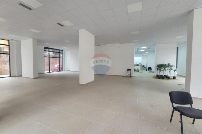Tirane, shitet dyqan Kati 0, 418 m² 1.200.000 € (Rruga e Barrikadave ID: 530571001-16)
