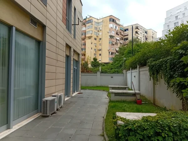 Tirane, jap me qera zyre Kati 0, 70 m² 800 € (Sheh Ahmet Pazari)