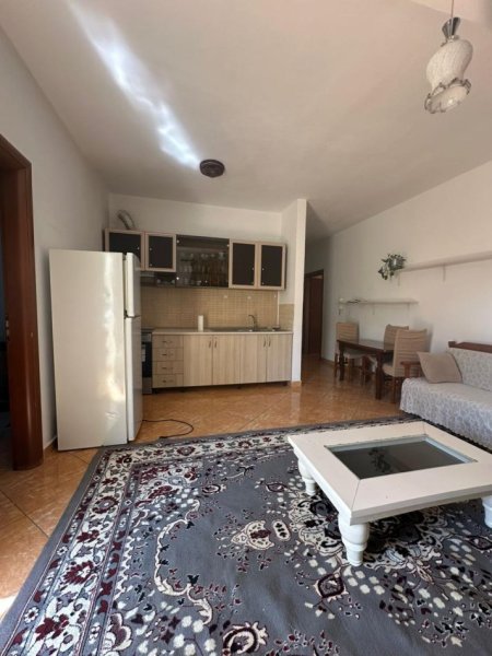 Tirane, jepet me qera apartament 2+1+Ballkon Kati 1, 90 m² 300 € 