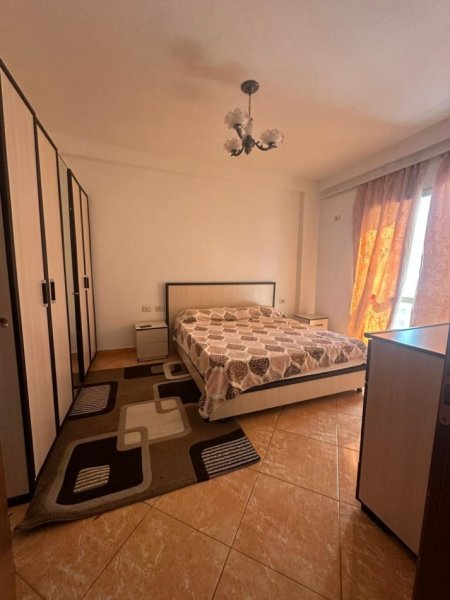 Tirane, jepet me qera apartament 2+1+Ballkon Kati 1, 90 m² 300 € 