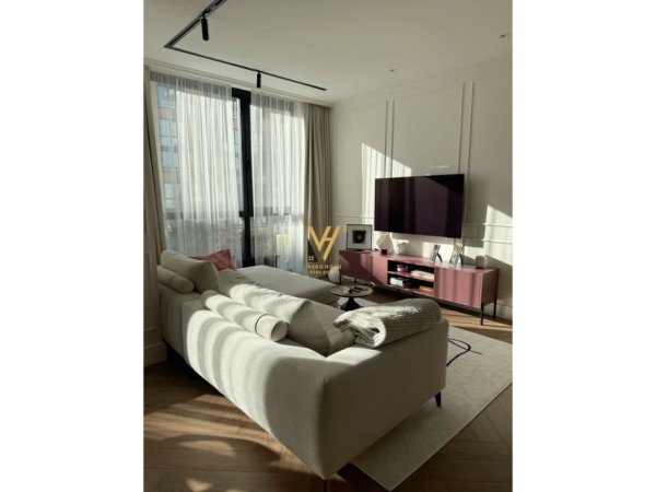 Tirane, jepet me qera apartament 2+1 , 70 m² 600 € (XHAMLLIK)