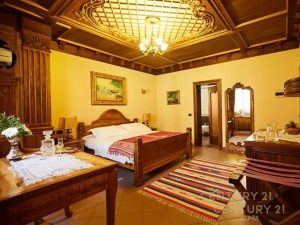 Tirane, Liste me oferta hotel Kati 1, 770 m² 2.800.000 € (Sheshi Skenderbej)
