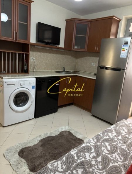 Tirane, jepet me qera apartament 1+1 Kati 1, 55 m² 450 € (MYSLYM SHYRI)