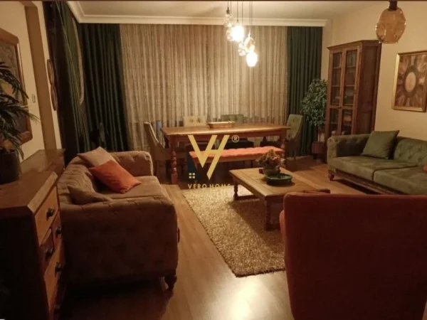 Tirane, jepet me qera apartament 2+1+Ballkon Kati 2, 80 m² 650 € (21 DHJETORI)