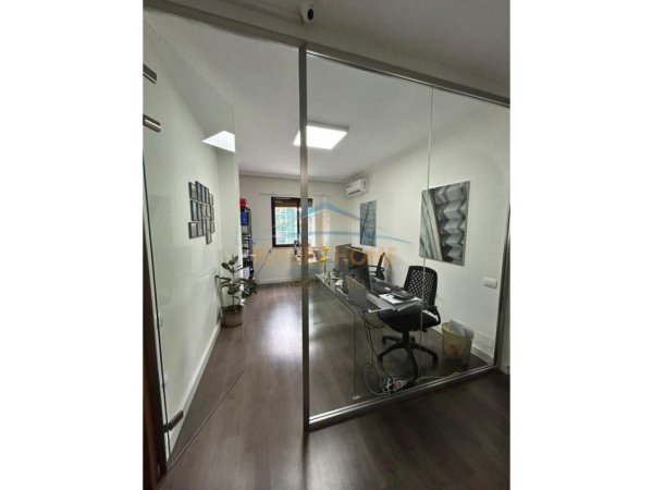 0683487469 Tirane, jepet me qera zyre Kati 8, 108 m² 1.100 € (BLLOK)