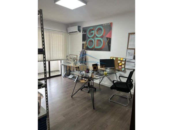 0683487469 Tirane, jepet me qera zyre Kati 8, 108 m² 1.100 € (BLLOK)