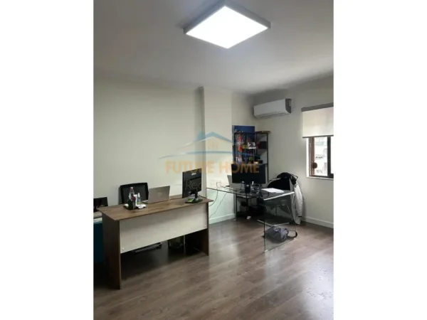 0683487469 Tirane, jepet me qera zyre Kati 8, 108 m² 1.100 € (BLLOK)