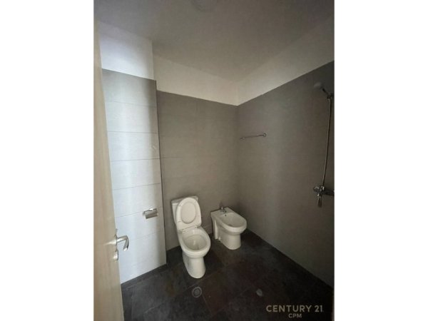 Tirane, jepet me qera zyre Kati 1, 110 m² 950 € (Rr. Prokop Mima)