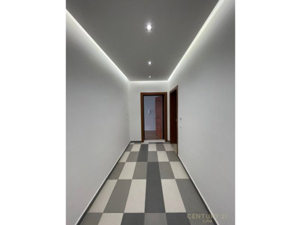 Tirane, jepet me qera zyre Kati 1, 110 m² 950 € (Rr. Prokop Mima)
