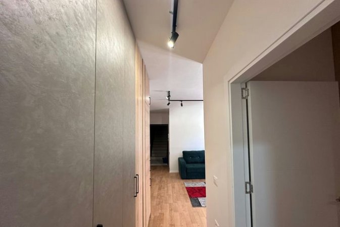 Tirane, jepet me qera apartament 1+1+Ballkon Kati 3, 550 € (Rruga &#039;&#039;Enriko Telini&quot;)