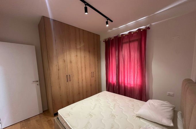 Tirane, jepet me qera apartament 1+1+Ballkon Kati 3, 550 € (Rruga &#039;&#039;Enriko Telini&quot;)