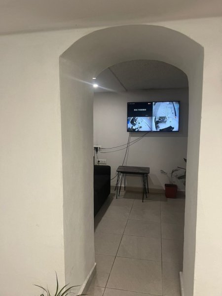 Tirane, jap me qera dyqan Kati 0, 45 m² 600 € (Perballe ish ekspozites)