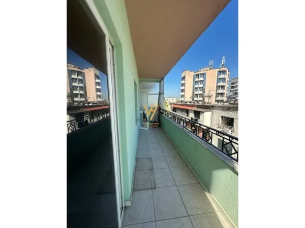 Tirane, jepet me qera zyre Kati 5, 180 m² 2.000 € (SHESHI WILLSON)