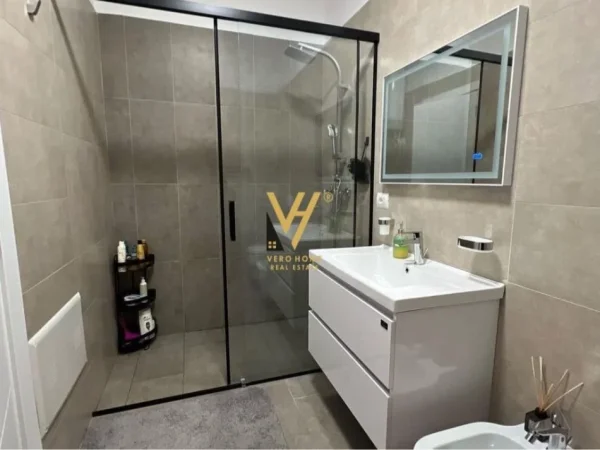 Tirane, jepet me qera apartament 2+1+Aneks+Ballkon Kati 5, 95 m² 850 € (JORDAN MISIA)