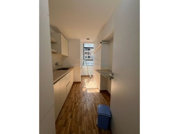 Tirane, jepet me qera ambjent biznesi Kati 1, 119 m² 1.500 € 