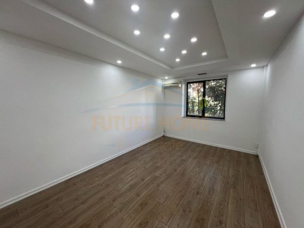 Tirane, jepet me qera ambjent biznesi Kati 1, 119 m² 1.500 € 