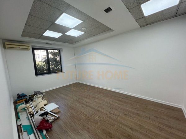 Tirane, jepet me qera ambjent biznesi Kati 1, 119 m² 1.500 € 