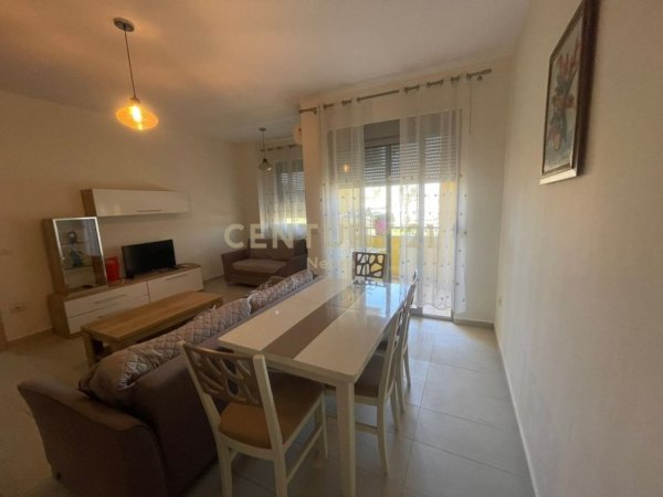 Tirane, jepet me qera apartament 2+1 Kati 2, 90 m² 550 € (Rruga Peti)