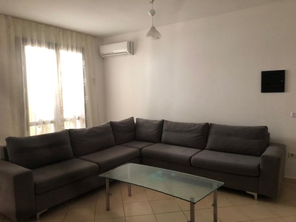 Tirane, jepet me qera apartament 1+1+Ballkon Kati 3, 50 m² 500 € (selita e vjeter)
