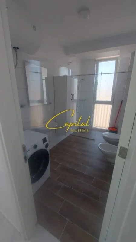 Tirane, jepet me qera apartament 1+1 Kati 7, 65 m² 470 € (YZBERISHT)