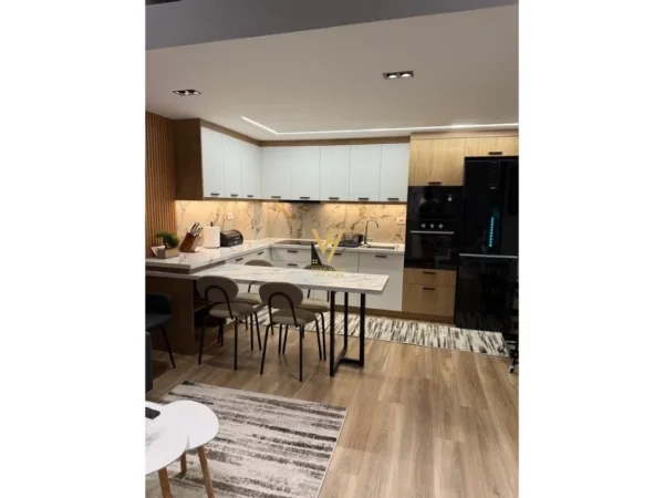 Tirane, jepet me qera apartament duplex 1+1+Ballkon Kati 1, 70 m² 650 € (YZBERISHT)