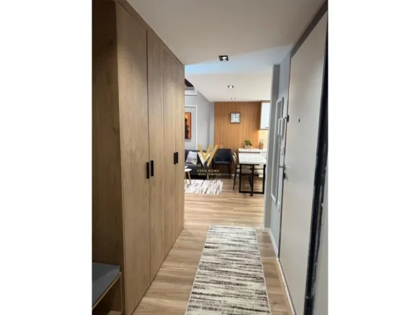 Tirane, jepet me qera apartament duplex 1+1+Ballkon Kati 1, 70 m² 650 € (YZBERISHT)