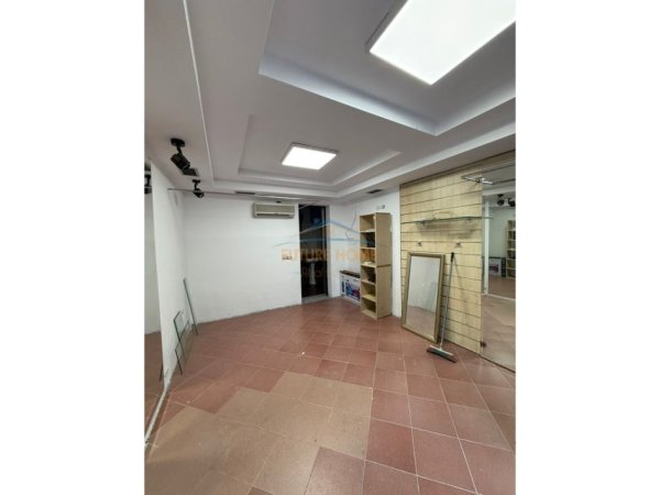 Tirane, jepet me qera ambjent biznesi Kati 0, 25 m² 450 € 