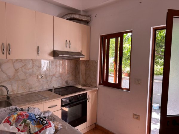 Tirane, jepet me qera apartament 1+1+Ballkon Kati 1, 30 m² 300 € (DON BOSKO)