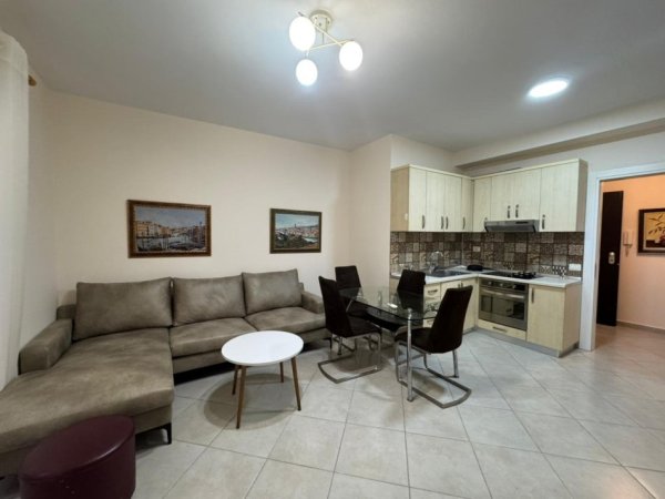 Tirane, jepet me qera apartament 2+1+Ballkon Kati 3, 90 m² 560 € (Rruga Bill Klinton)
