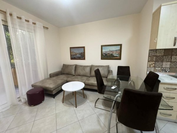 Tirane, jepet me qera apartament 2+1+Ballkon Kati 3, 90 m² 560 € (Rruga Bill Klinton)