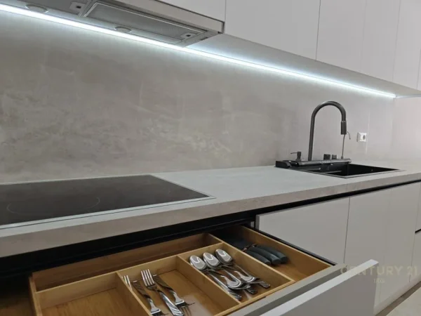 Tirane, jepet me qera apartament 1+1 Kati 3, 70 m² 850 € 