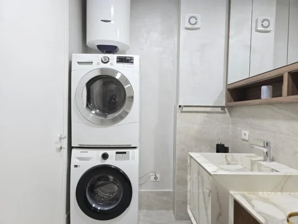 Tirane, jepet me qera apartament 1+1 Kati 3, 70 m² 850 € 