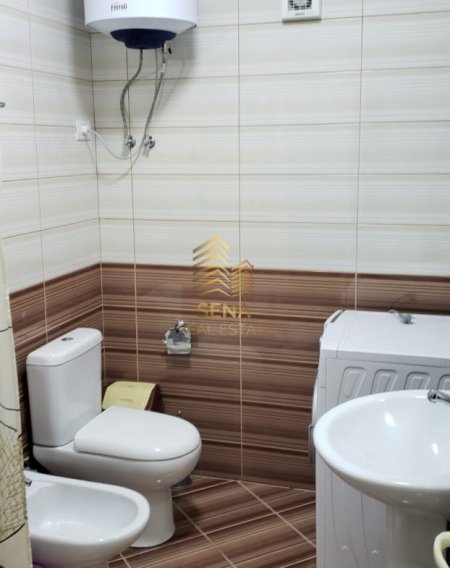 Tirane, jepet me qera apartament 1+1+Ballkon Kati 3, 68 m² 450 € (Rruga Teodor Keko)