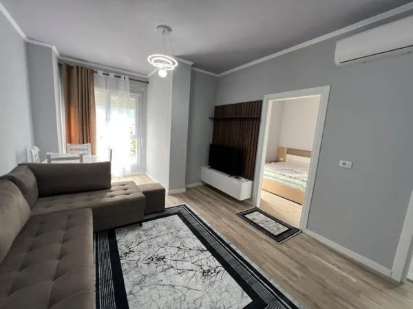 Tirane, jepet me qera apartament 1+1 Kati 9, 47 m² 500 € (Rruga 5 maj)