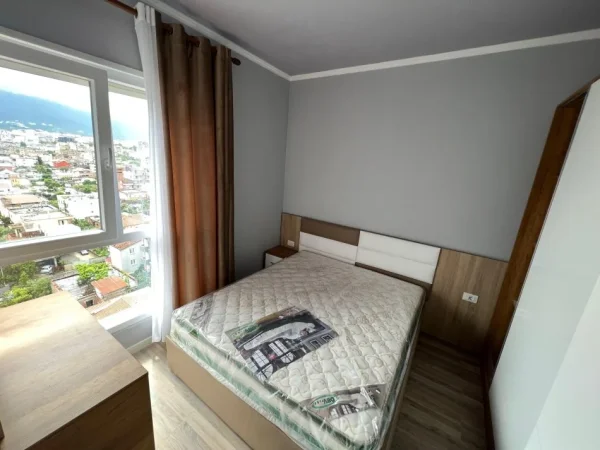 Tirane, jepet me qera apartament 1+1 Kati 9, 47 m² 500 € (Rruga 5 maj)