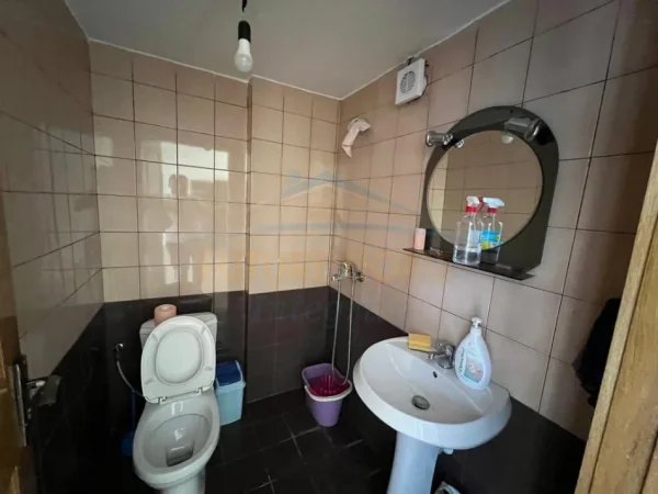 0683487469 Tirane, jepet me qera zyre Kati 1, 44 m² 460 € (Ish Ekspozita)