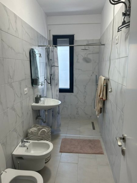 Tirane, jepet me qera apartament 2+1+Ballkon Kati 3, 110 m² 650 € (Kodra e Diellit)