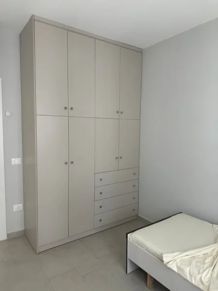 Tirane, jepet me qera apartament 2+1+Ballkon Kati 3, 110 m² 650 € (Kodra e Diellit)